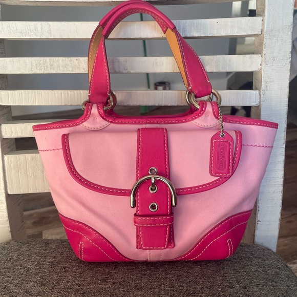 Coach pink handbag in like new condition! Summer purse!!👛😍 - Picture 1 of 10